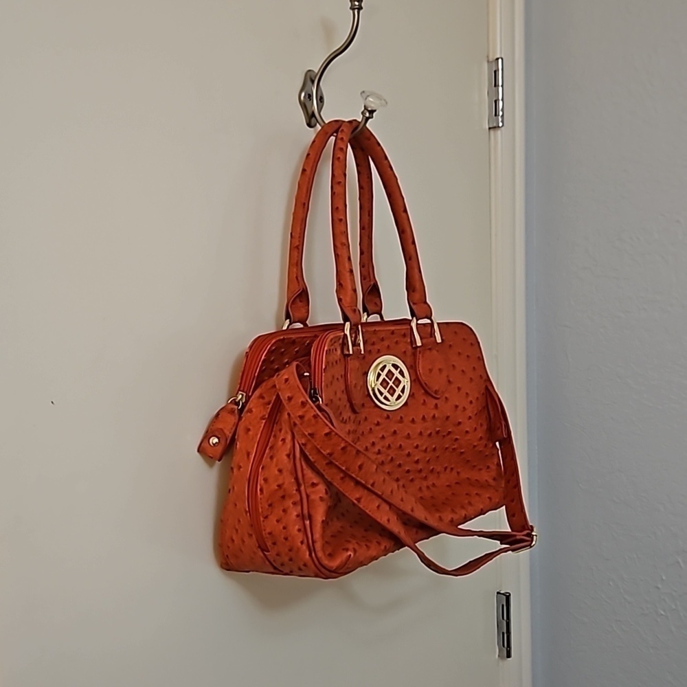 LONDON FOG 1990s Coral Faux Ostrich Shoulder Bag - Picture 3 of 12
